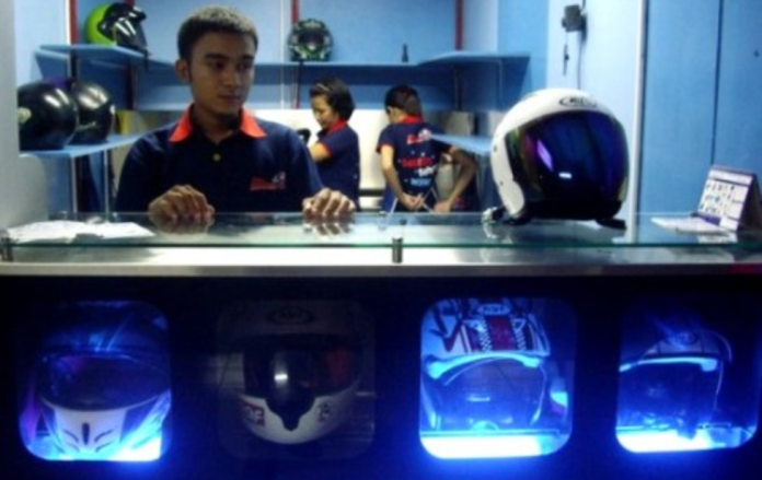 Keren! Ternyata Bisnis Laundry Helm Untungnya Menggiurkan!