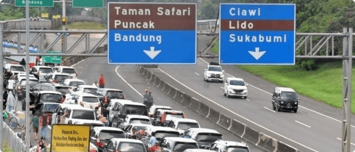 palang-warna-biru-coklat Wajib Tahu Arti Rambu Warna Hijau, Biru di Jalan Tol