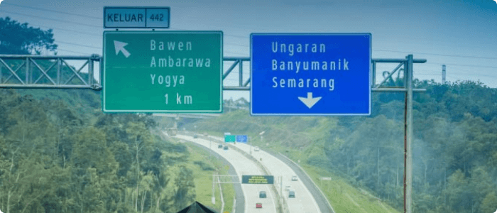 palang-warna-hijau-biru Wajib Tahu Arti Rambu Warna Hijau, Biru di Jalan Tol